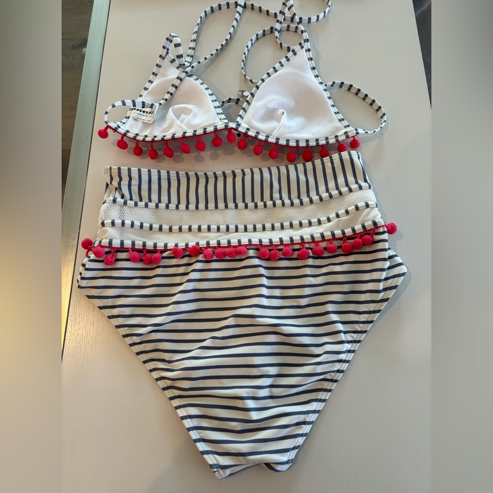 Bikini - Picture 6 of 6